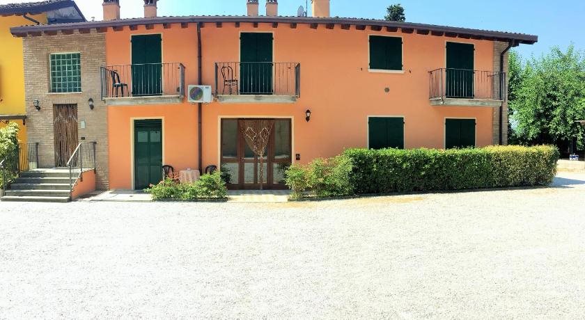Residence la Lucciola — 4-Star Luxury Hotel in Lonato, Italy