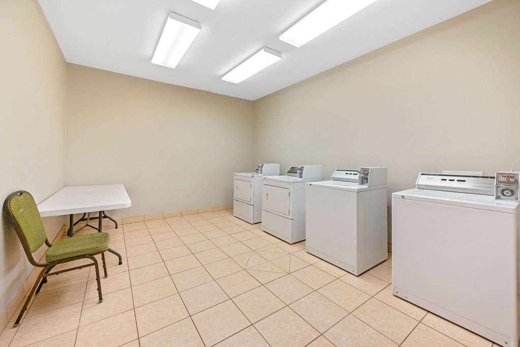 La Quinta Inn & Suites by Wyndham Bridge City - photo 28