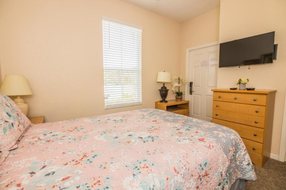 Lynval's Regal Palms Resort Townhome - photo 4