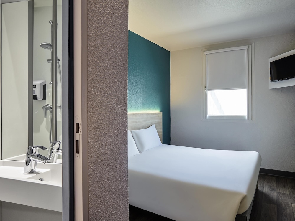Hotelf1 Toulouse L Union — Issy Les Moulineaux