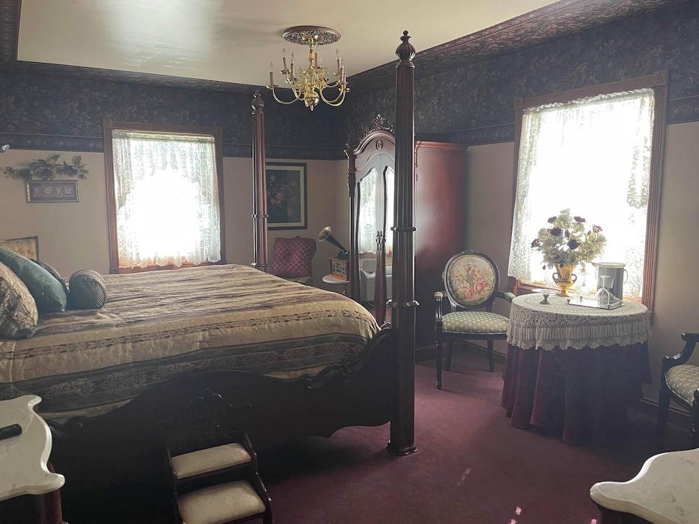 Victorian Inn Superior By Capital O NE - photo 11