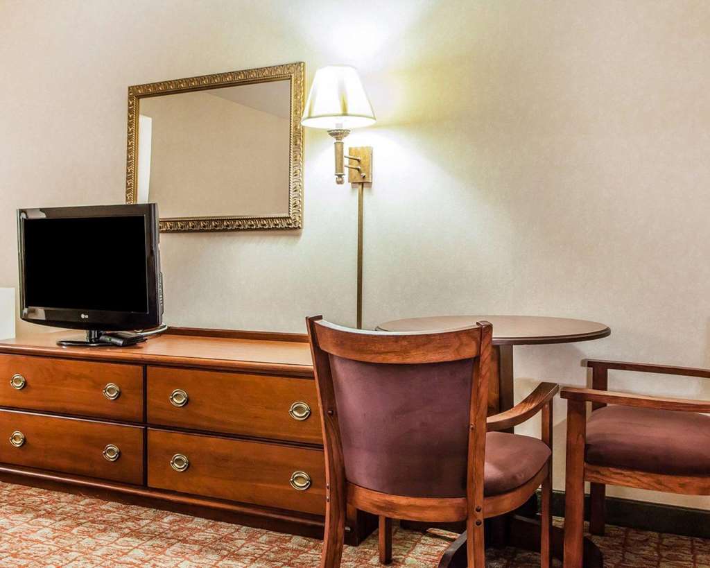 Econo Lodge Douglassville Pottstown - photo 22