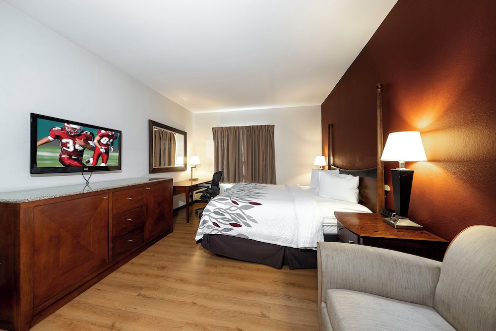 Red Roof Inn & Suites Biloxi Ocean Springs — hotel in Biloxi