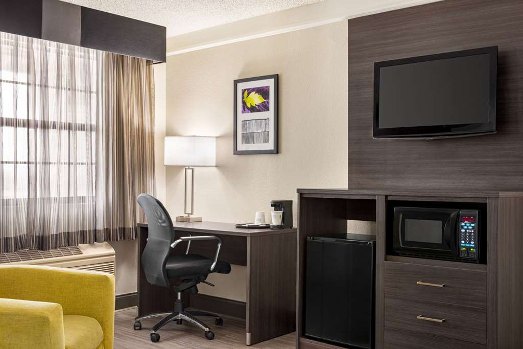 La Quinta Inn by Wyndham San Antonio I 35 N at Toepperwein - photo 11