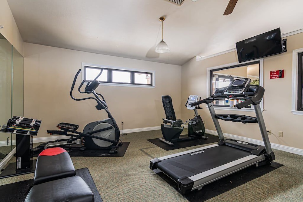 Great Escape II Resort Style 2 BDR Condo on Golf Course w Pool - photo 6