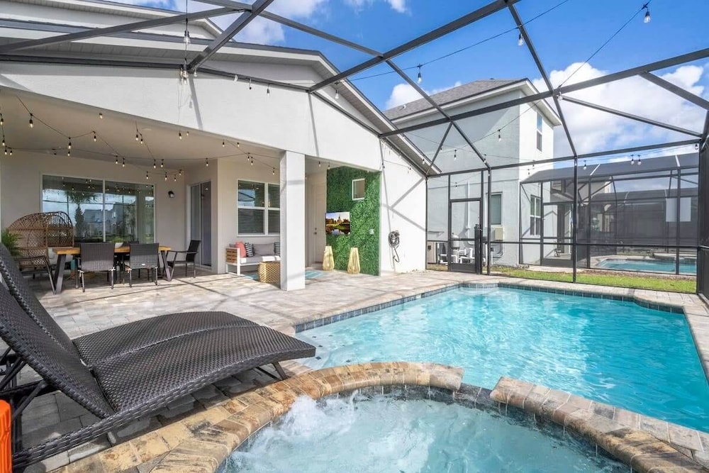 Wonderful 6 Bd w Game Room and Pool @ Solara Resort 8991 — 4-Star Luxury Hotel in Kissimmee, United States