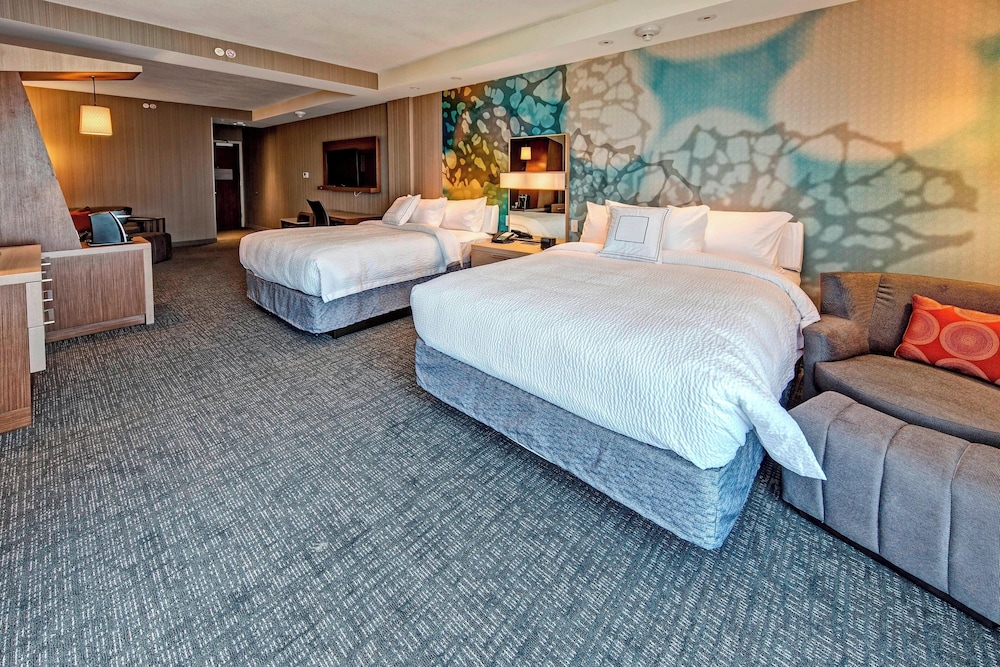 Courtyard Westbury Long Island - photo 16