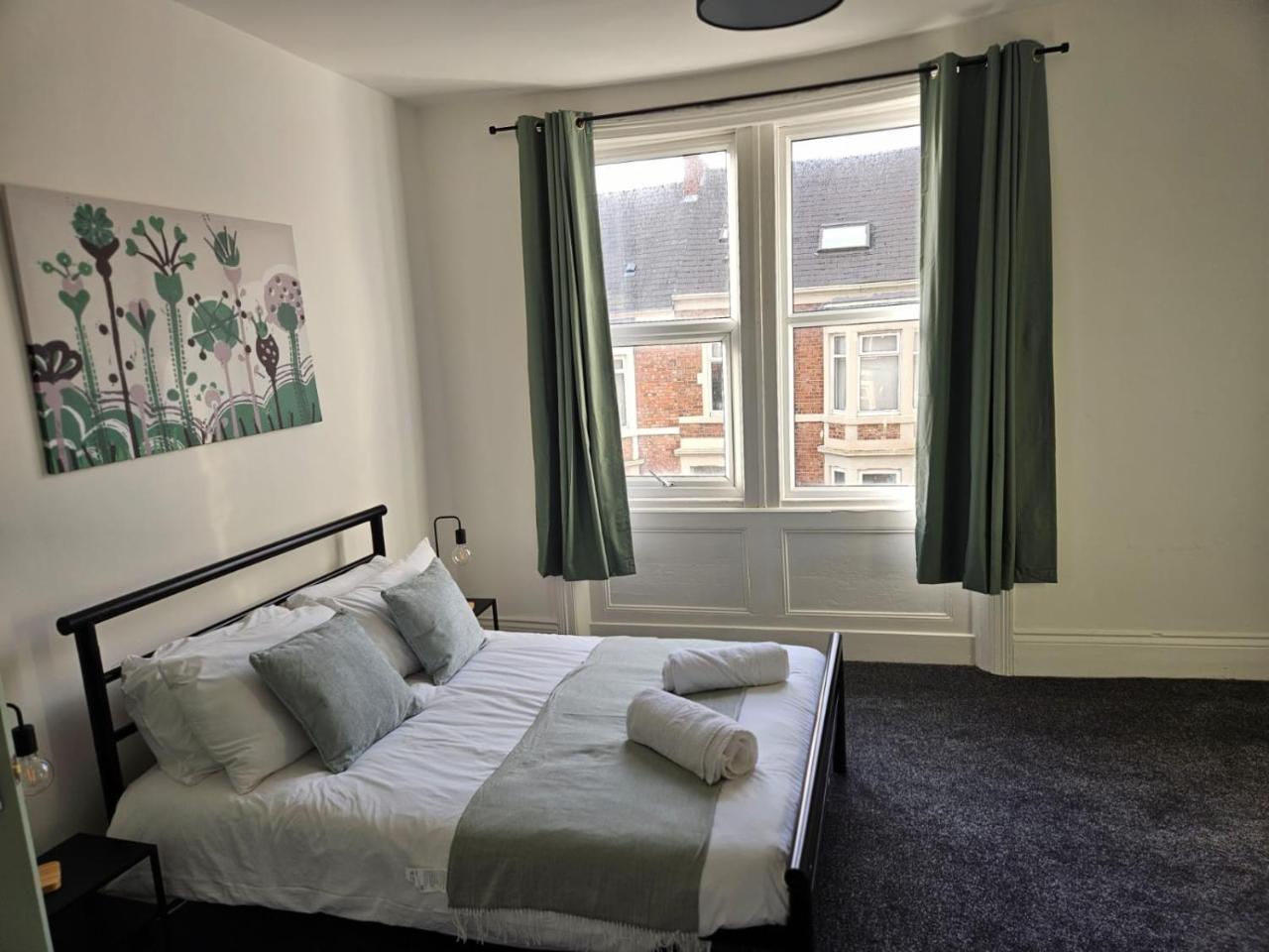 Rectory5 5 bedroom 7 beds Parking Perfect for Contractors
