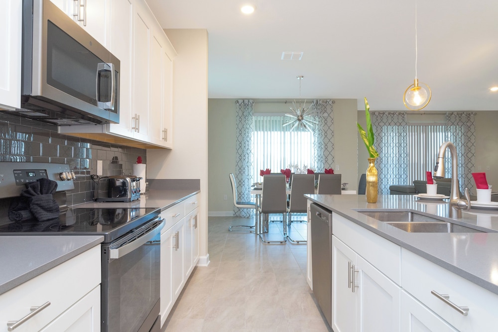 Gorgeous 6 Bd SF Close to Disney w Pool Champions Gate Resort 712 - photo 19