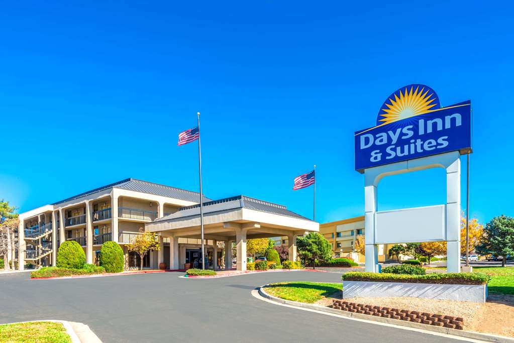 Days Inn & Suites by Wyndham Albuquerque North - featured photo