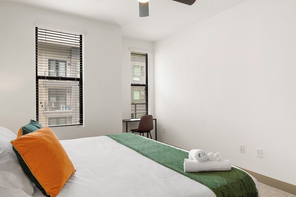 TWO Modern Waterfront CozySuites sidebyside — 4-Star Luxury Hotel in Tempe, United States