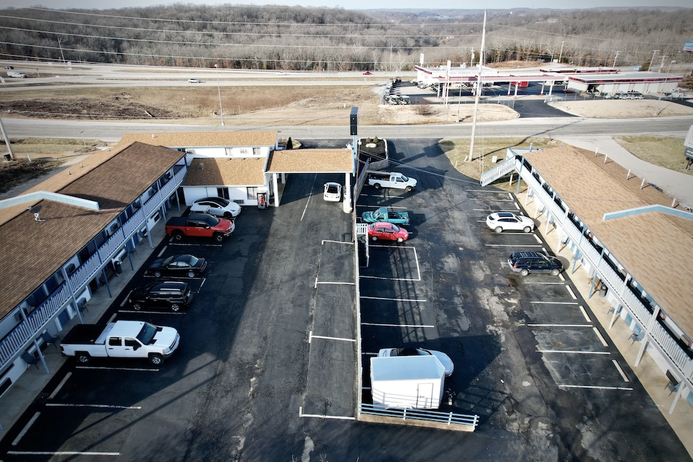 Ozark Inn & Suites - photo 20