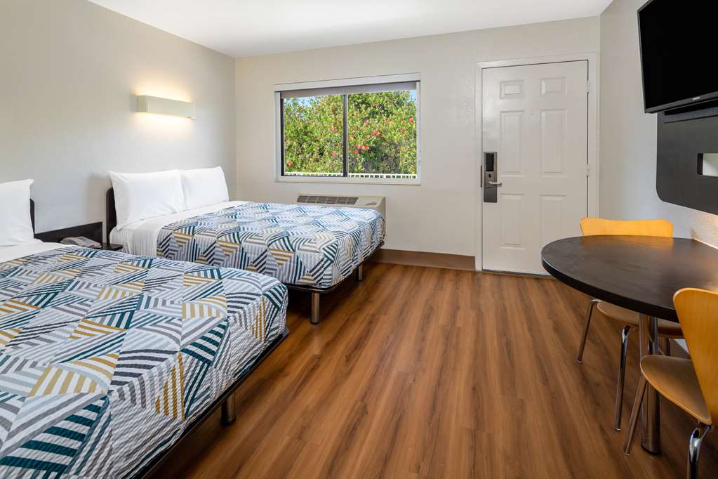 Motel 6 Santa Barbara CA State Street - photo 14