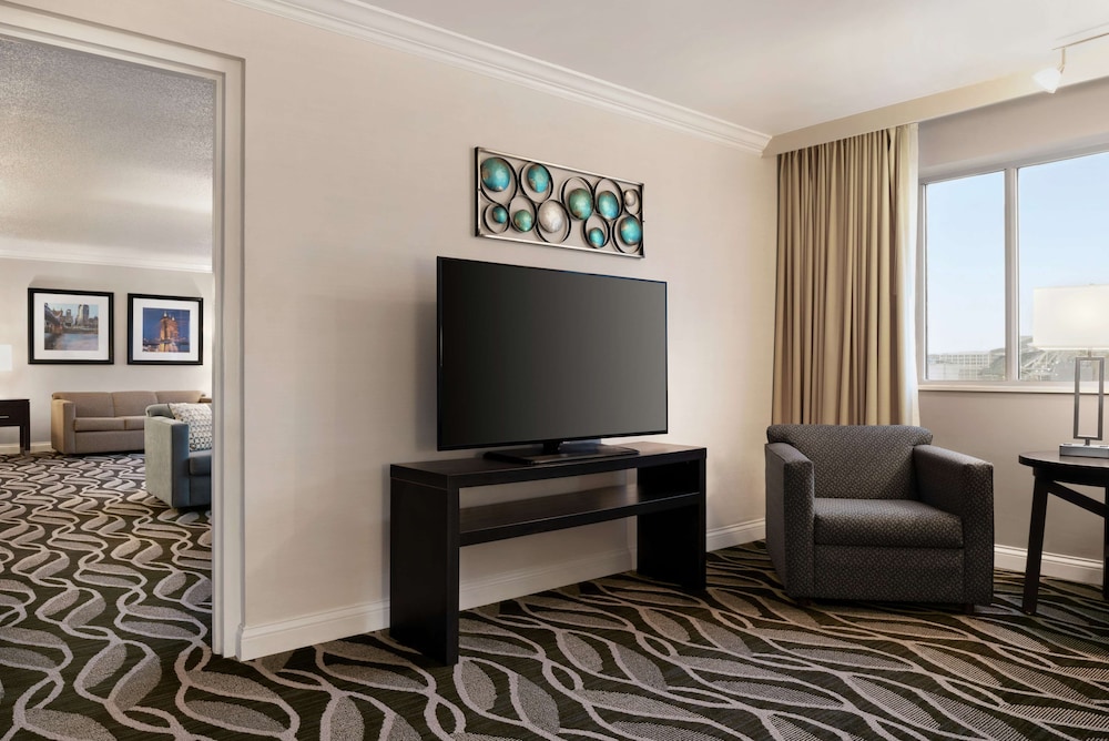 Embassy Suites by Hilton Cincinnati RiverCenter - photo 10