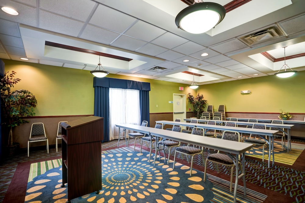 Holiday Inn Express Hotel & Suites Christiansburg by IHG - photo 29
