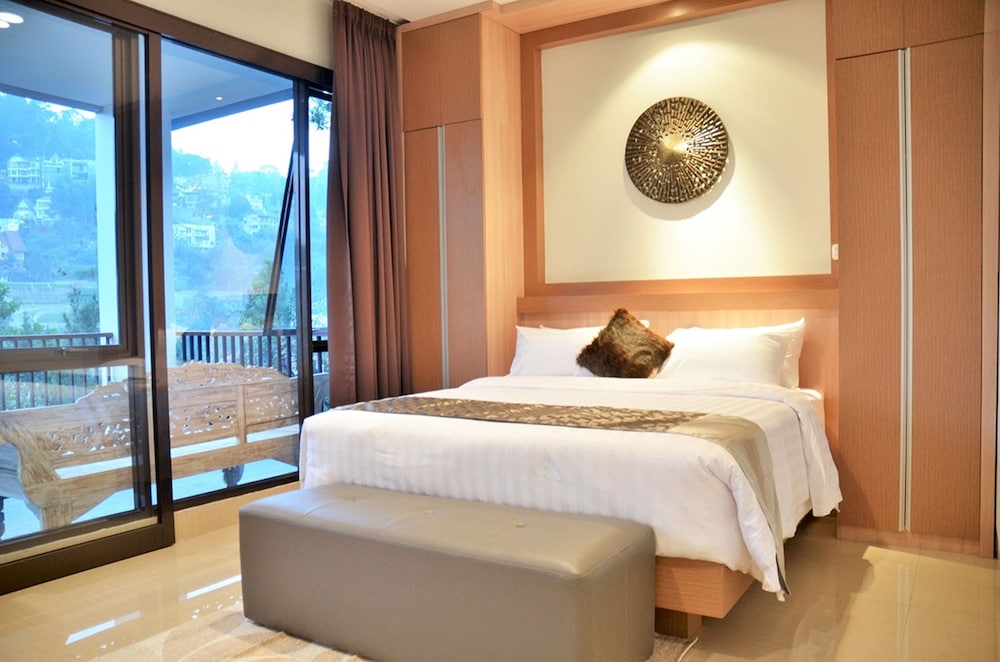 Narwastu Hill 6Br Villa with Pool and Movie Room — 4-Star Luxury Hotel in Bandung, Indonesia