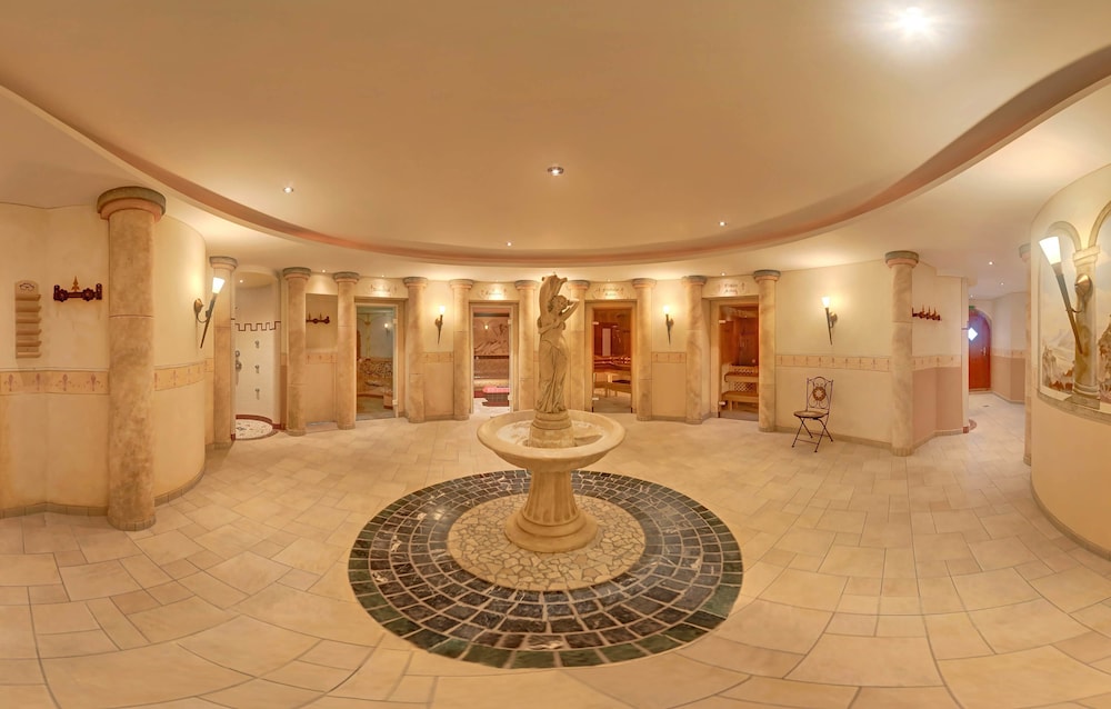 Das Schlössl - carbon neutral hotel in Haiming