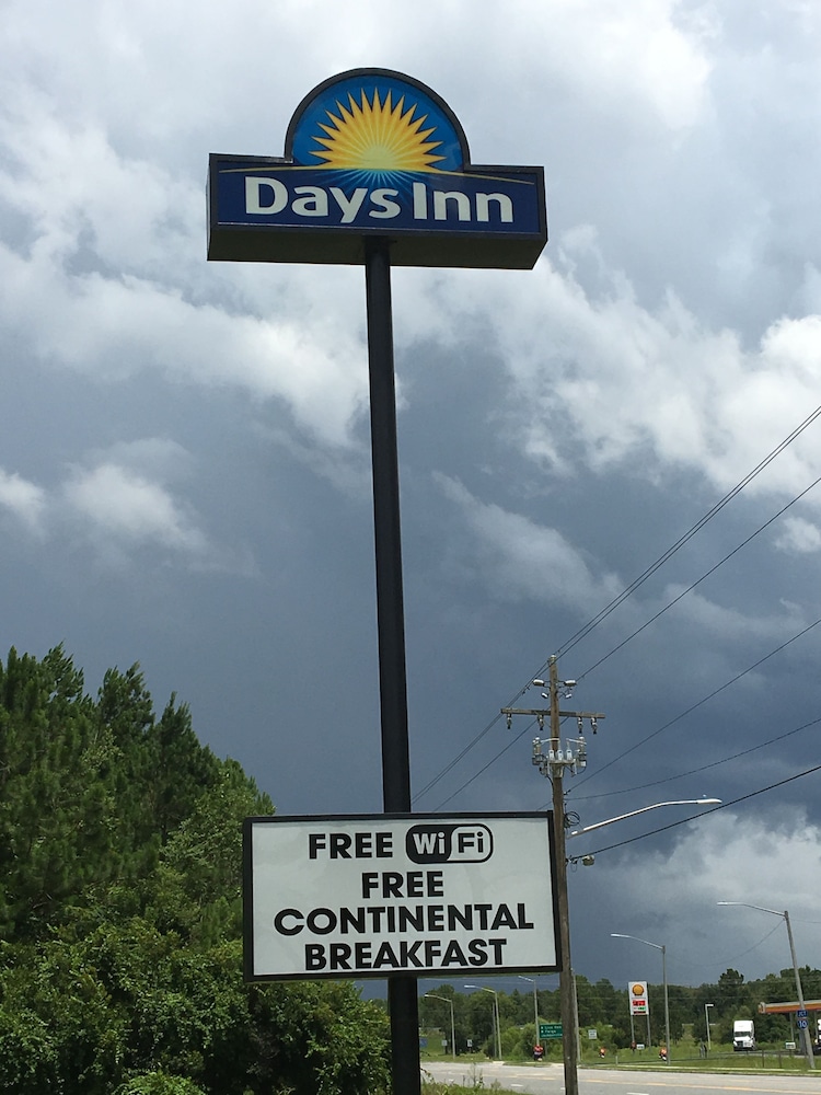 Days Inn by Wyndham Lake City I 10 - photo 22