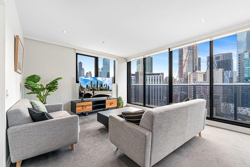 Pristine 2 Bed Unit With Beautiful City Landscape — 4-Star Luxury Hotel in Melbourne, Australia