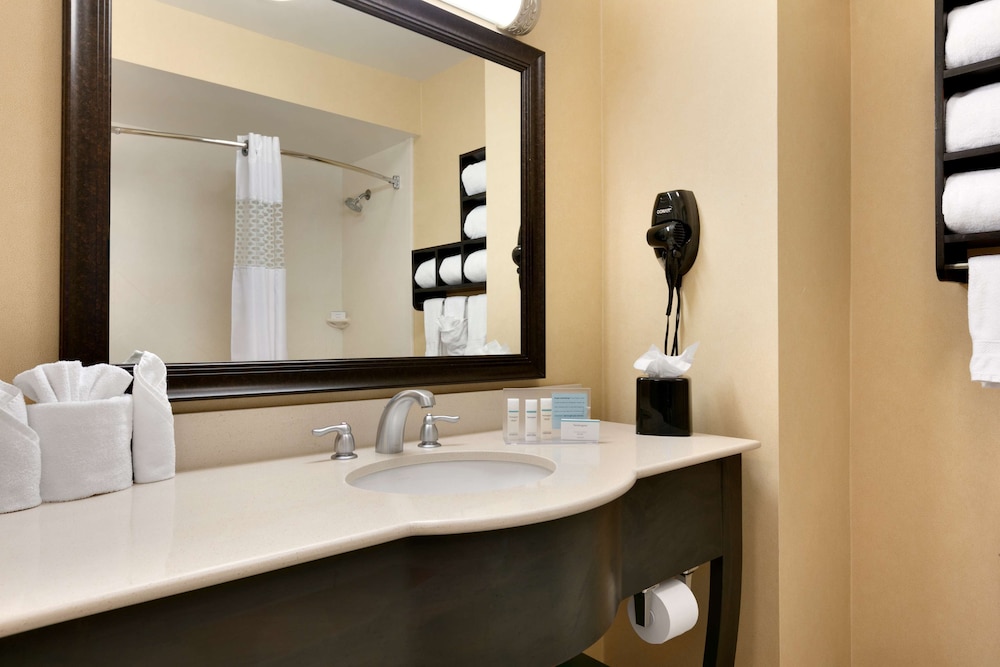 Hampton Inn & Suites Mahwah - photo 20