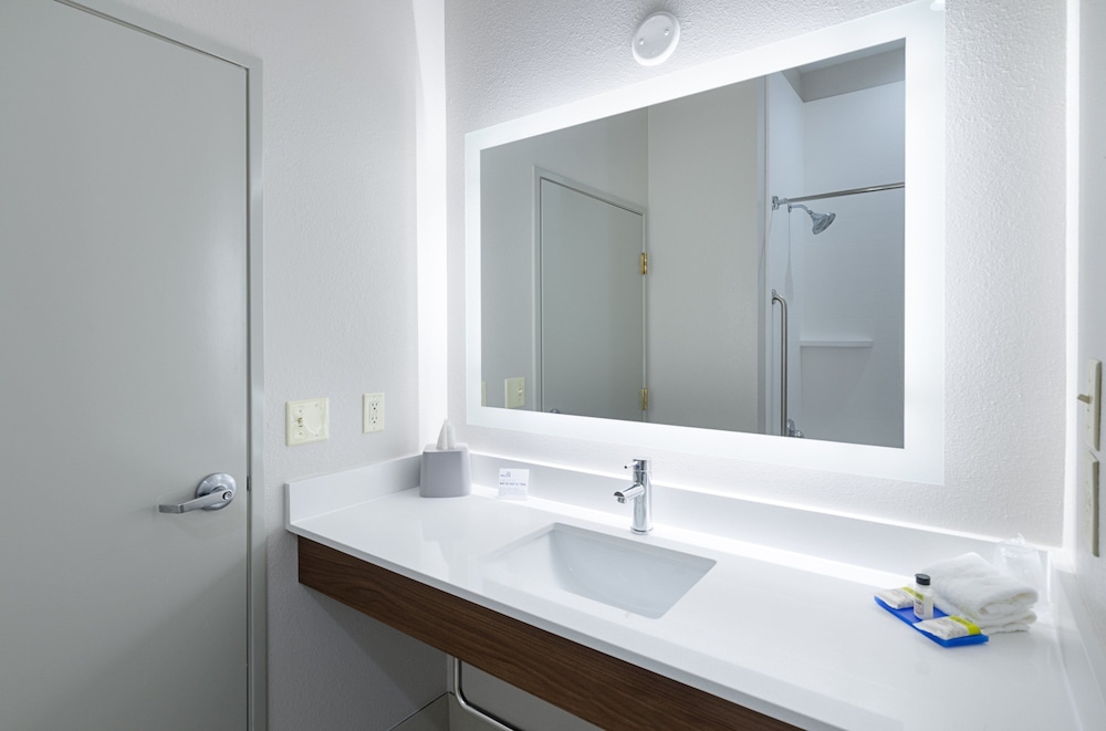 Holiday Inn Express Hotel & Suites Weston by IHG - photo 39