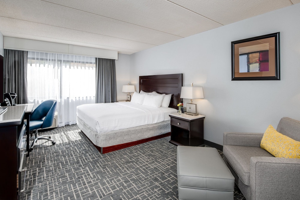 Crowne Plaza Milwaukee Airport by IHG - photo 5