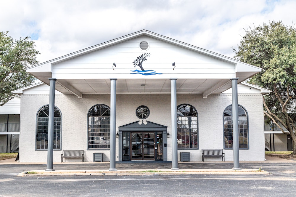 Lake View Inn - featured photo