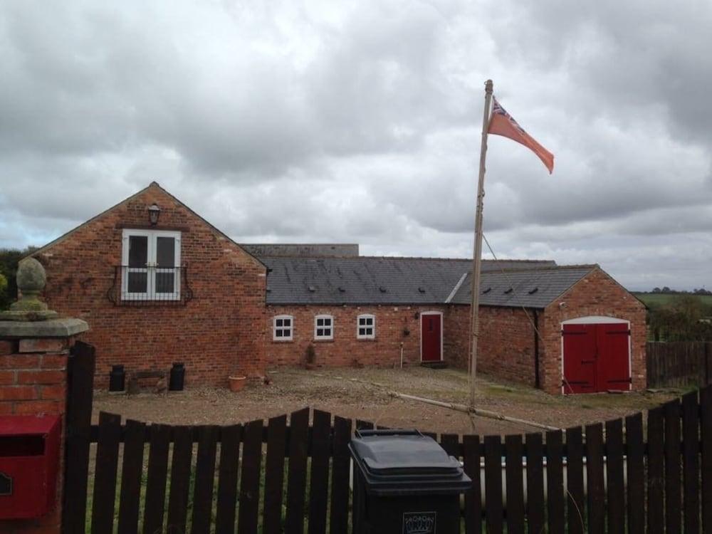 Starshinezzz — 4-Star Luxury Hotel in Trimdon Grange, United Kingdom