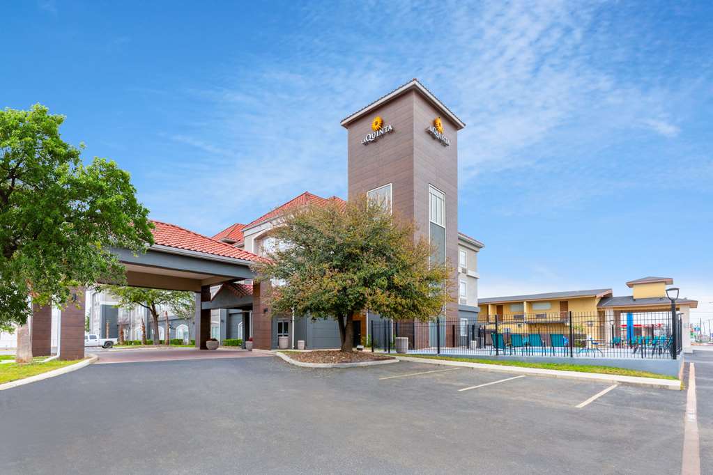La Quinta Inn & Suites by Wyndham New Braunfels - photo 57
