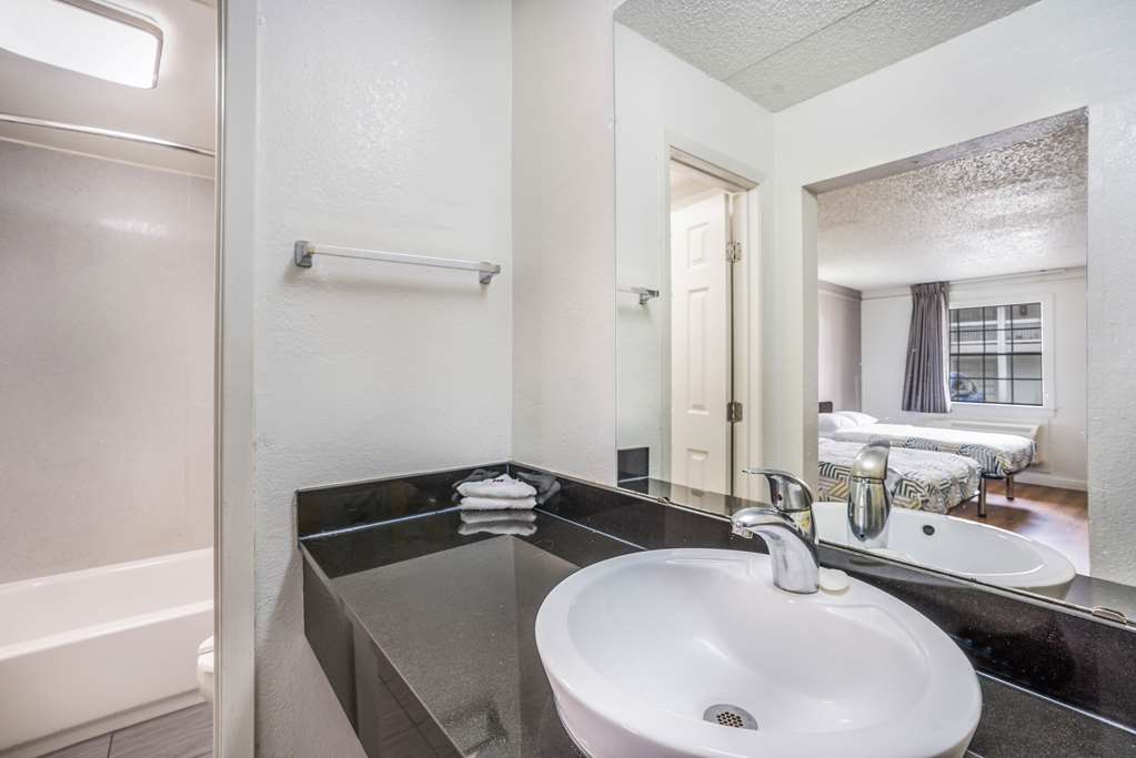 Motel 6 Dallas TX Market Center - photo 26