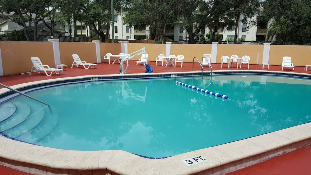 Econo Lodge Busch Gardens - photo 60
