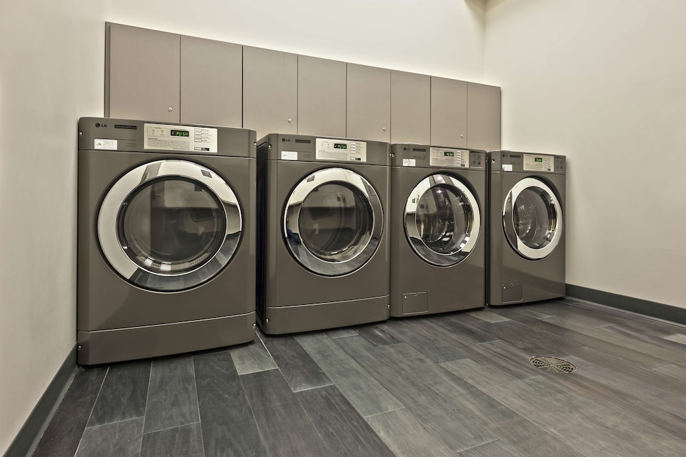 Hampton Inn & Suites Minneapolis University Area - photo 20