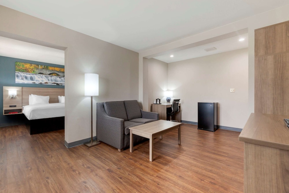 Red Roof Inn & Suites Tomah - photo 14