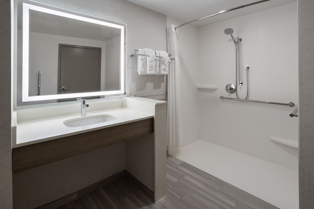 Holiday Inn Express Hotel & Suites Brattleboro by IHG - photo 30