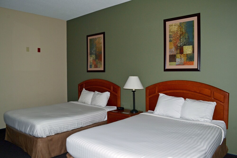 Paola Inn And Suites - photo 20