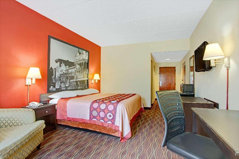 Rodeway Inn Canton - photo 13