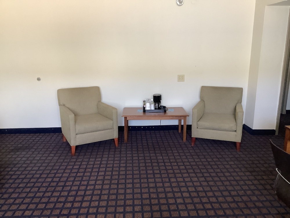 Silver Spur Vintage Inn & Suites - photo 41
