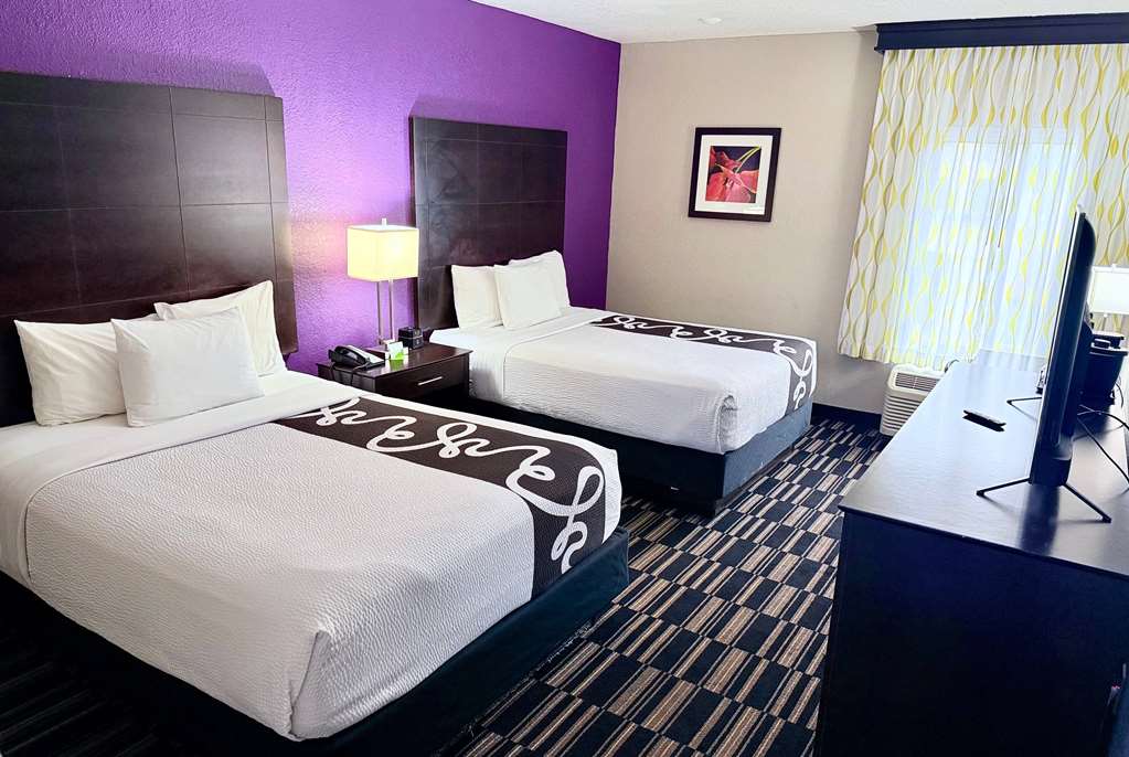 La Quinta Inn & Suites by Wyndham Orlando Universal area - photo 25