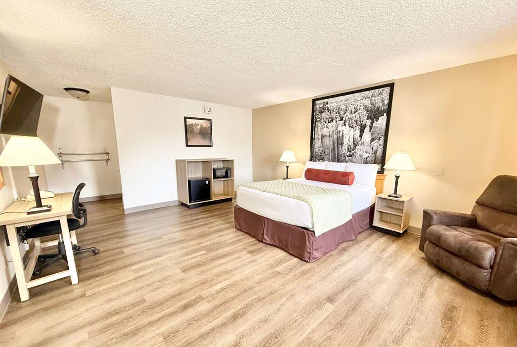 Super 8 by Wyndham Salina Scenic Hills Area - photo 18