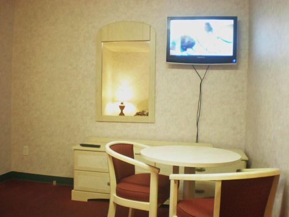 Red Carpet Inn and Suites Hammonton - photo 12