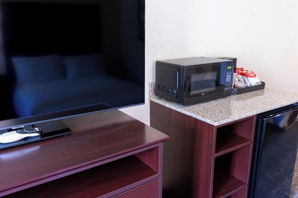 Cobblestone Inn & Suites Winters - photo 39