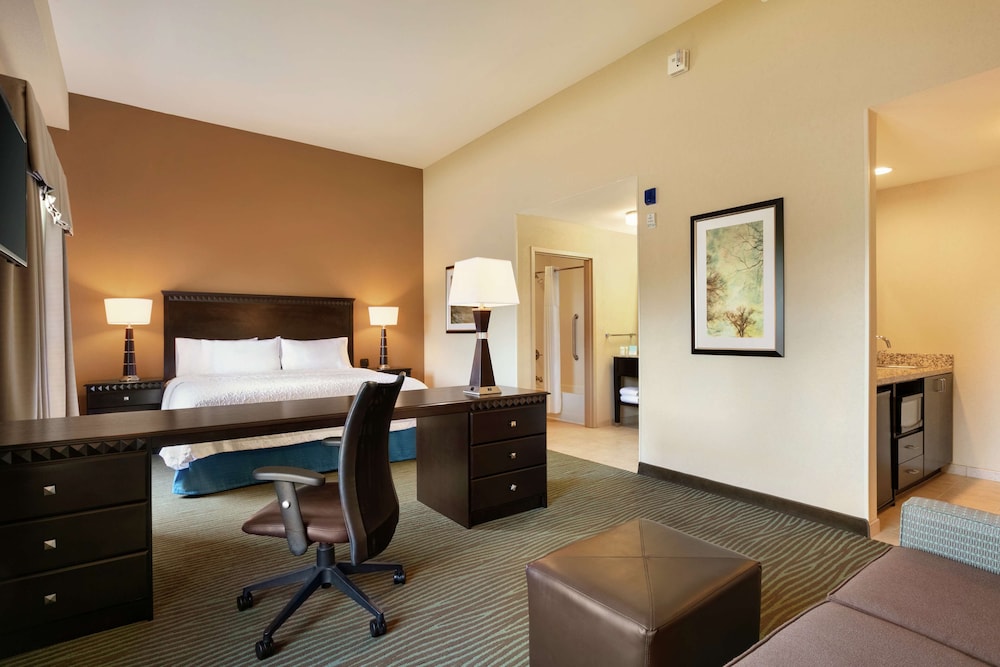 Hampton Inn & Suites Parkersburg Downtown - photo 17