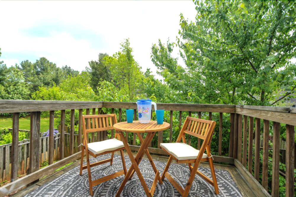 NEW 3 story Townhome Private Self checkin Quiet. - photo 17