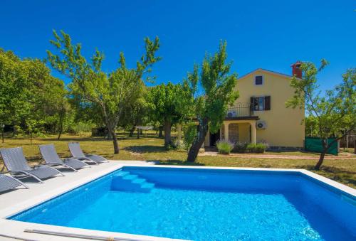 Villa Loreta a beautiful and cozy villa minutes away from the sea — 4-Star Luxury Hotel in Rasa, Croatia