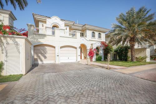 Kennedy Towers Frond P Garden Home — 4-Star Luxury Hotel in Dubai, United Arab Emirates