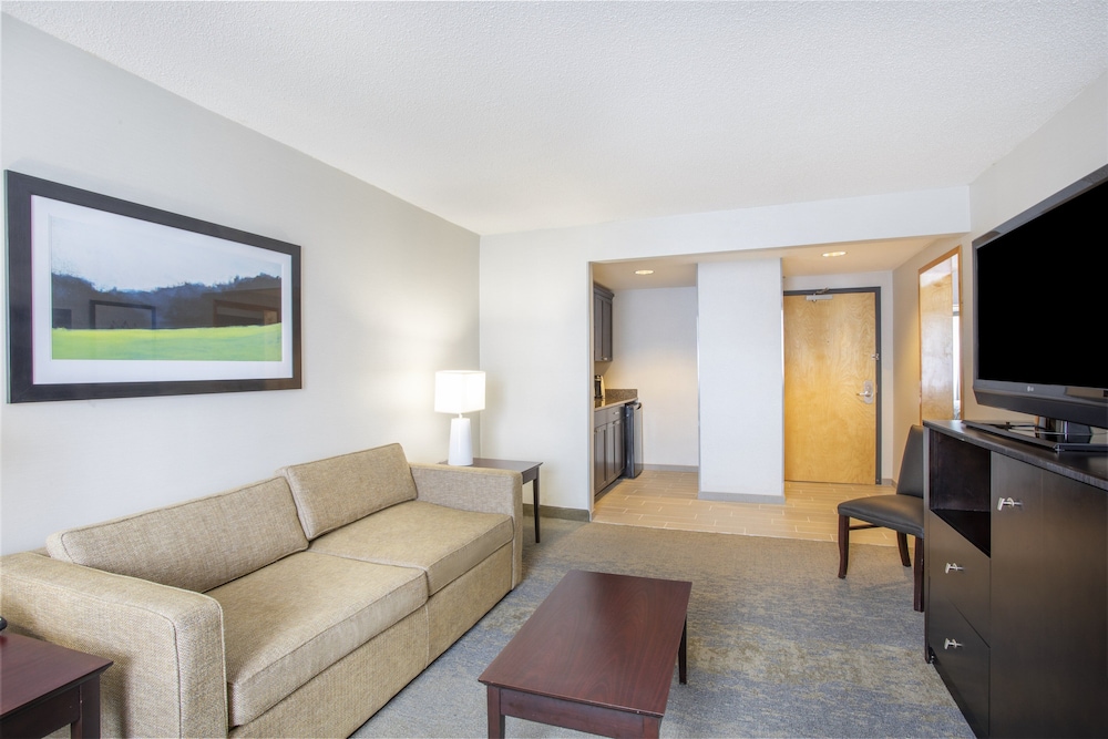 Holiday Inn & Suites Parsippany Fairfield by IHG - photo 5