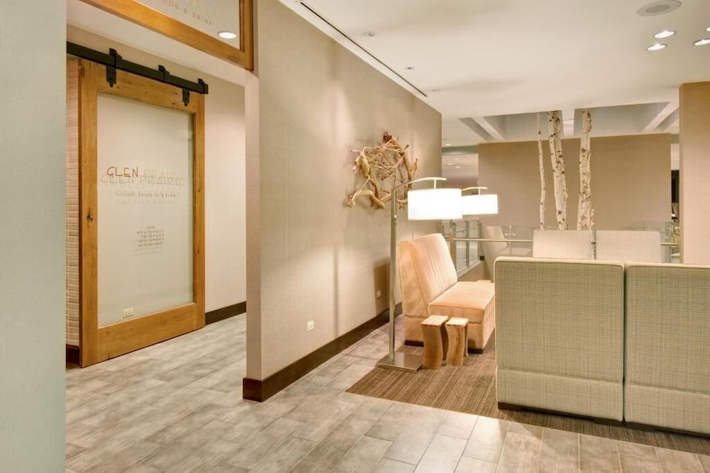 Crowne Plaza Lombard Downers Grove an IHG Hotel - photo 4