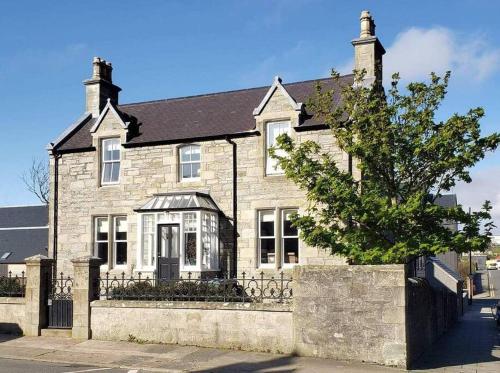 Beautiful 3 Story Townhouse in Central Lerwick — 4-Star Luxury Hotel in Lerwick, United Kingdom