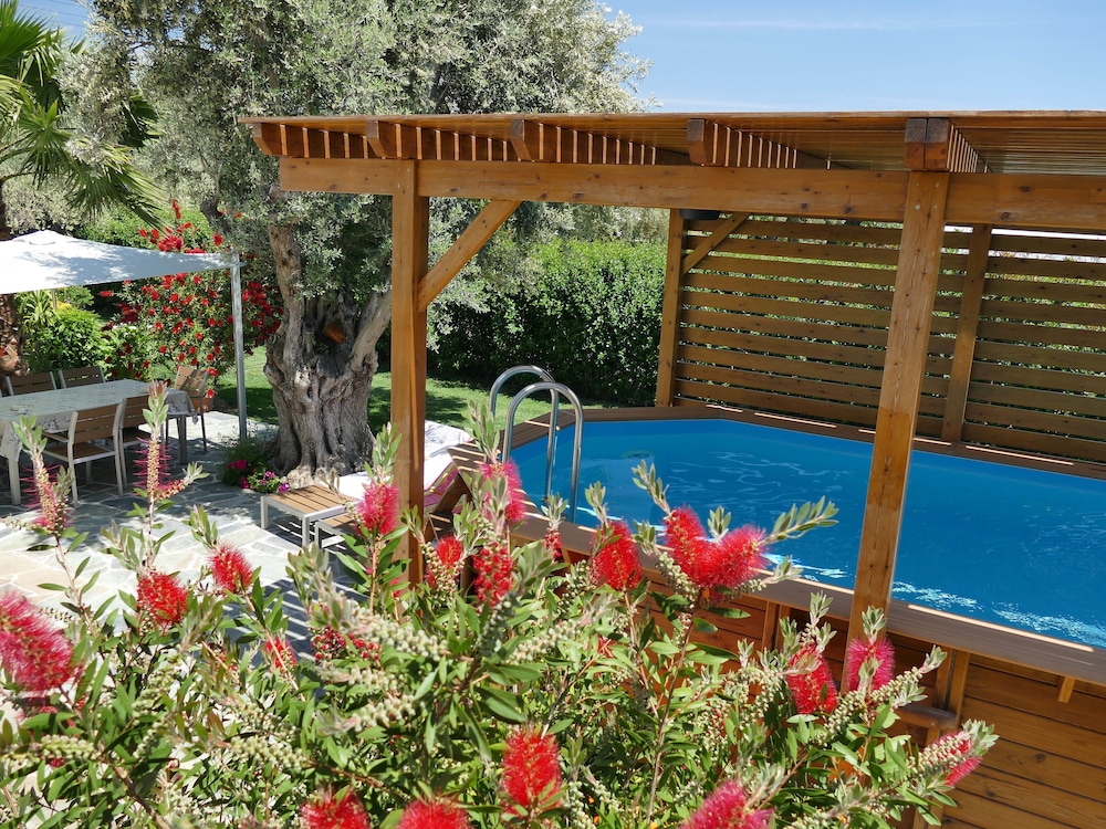 Esperides Holidays - carbon neutral hotel in Marathonas