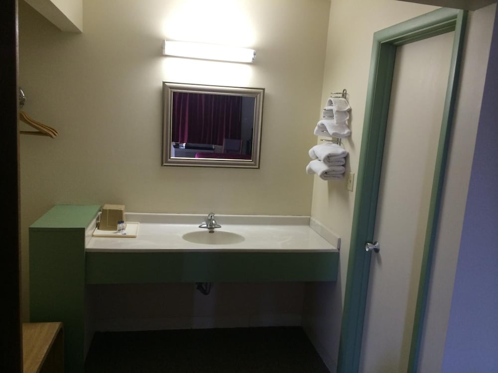 Super 7 Motel Sedalia - photo 25